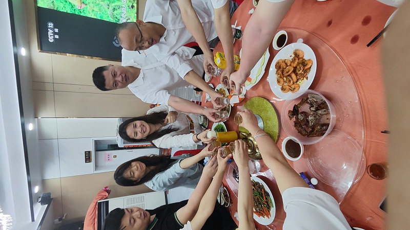 亮化燈具廠的員工