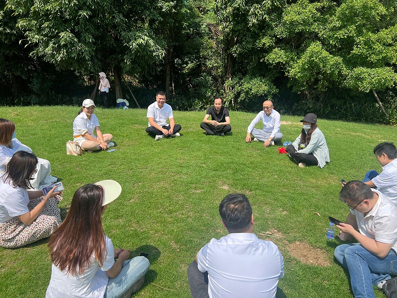 亮化燈具廠的員工