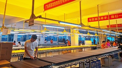 亮麗龍-7000米私模線條燈生產(chǎn)車間