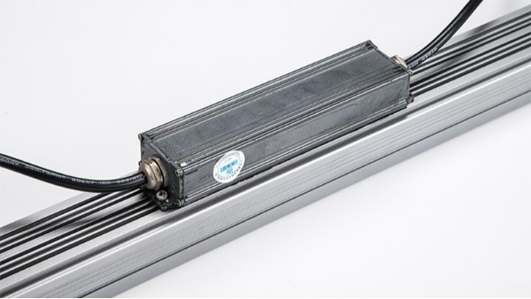 亮化燈具的pcb板跟鋁材之間涂的膠是什么膠。